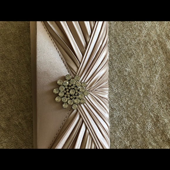 satin clutch handbag. - Picture 4 of 6